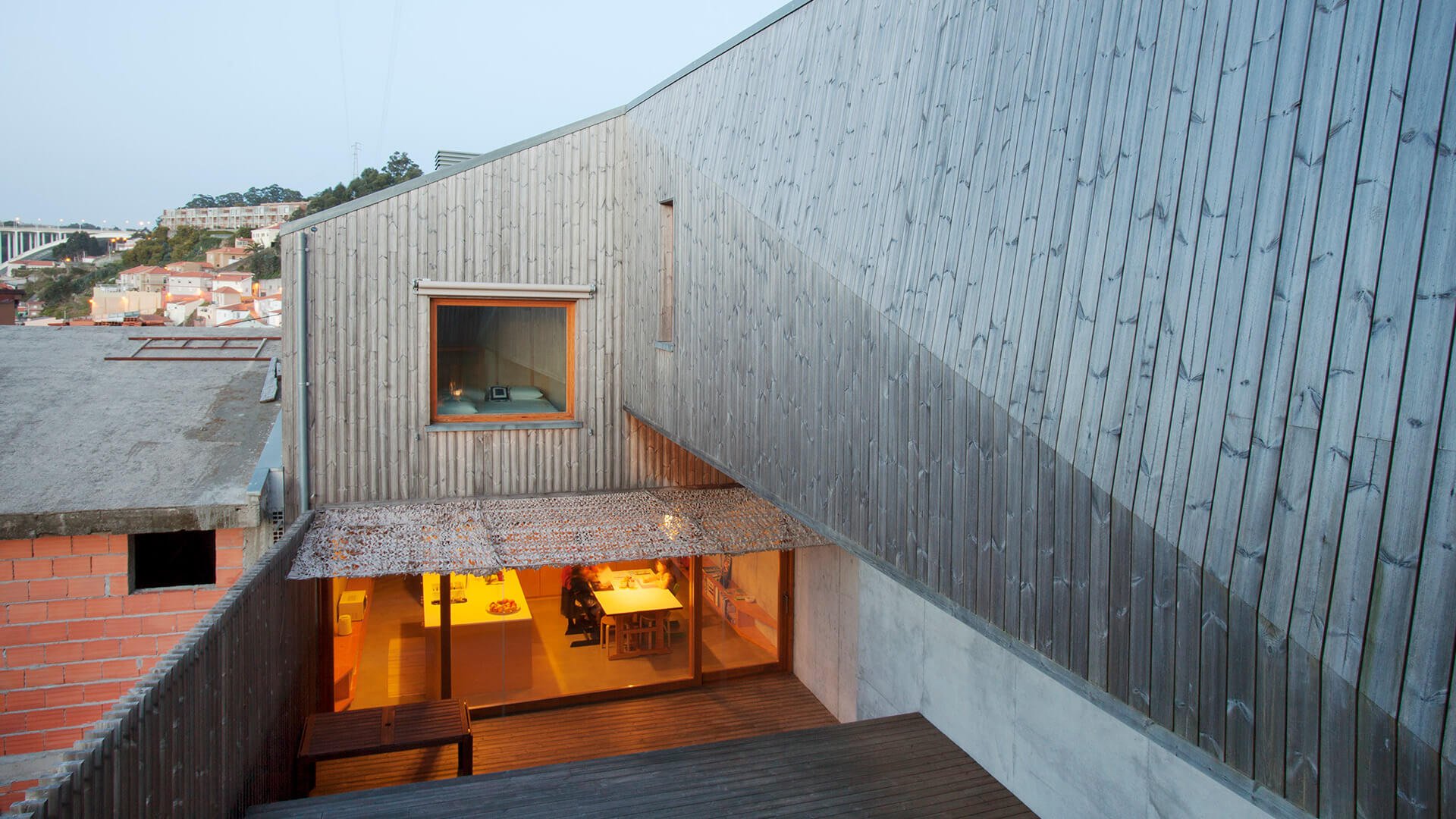 RV-House-portugal_silver-grey-facade