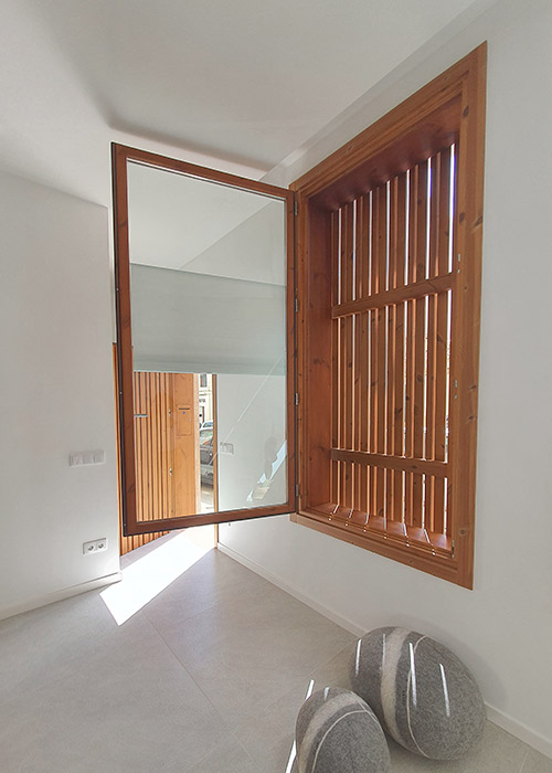 Lunawood-Thermowood-window-shutters_private house_Mallorca_Sandra Oliver.jpg