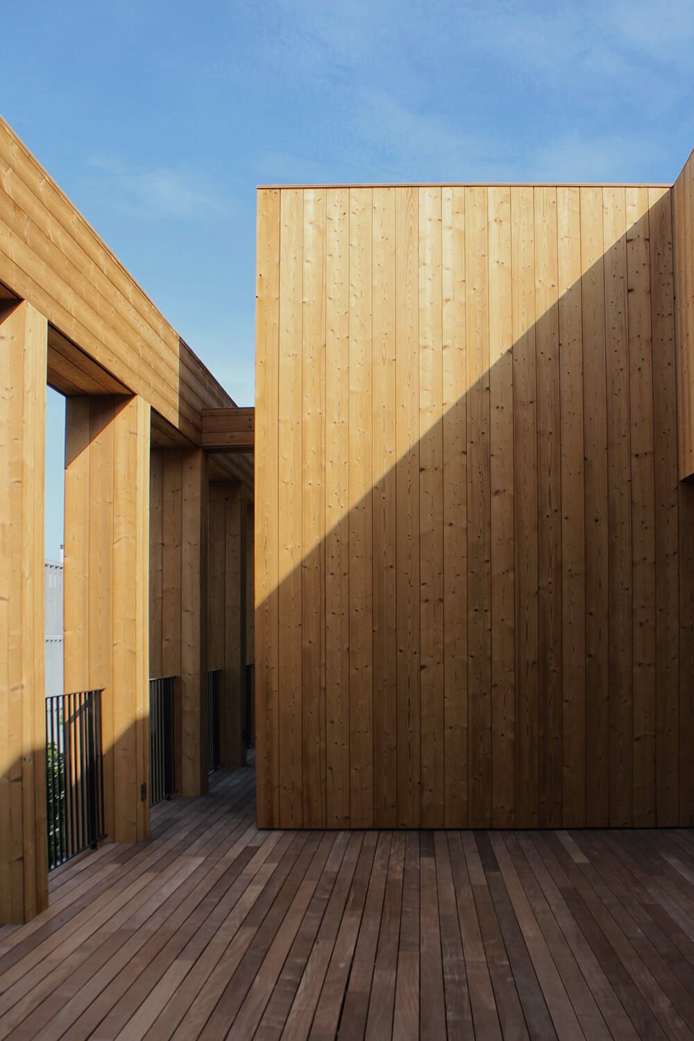 Wittywood, Spanien - ein komplett aus Holz gebautes Bürogebäude - Lunawood
