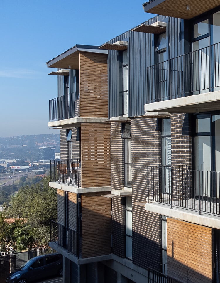 Hillensberg-Apartment-building-in-South-Africa-with-Lunawood-Thermowood-screens_4